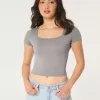 Baby-T-Shirt mit eckigem Ausschnitt aus weichem, nahtlosem Stretch-Stoff Baby-T-Shirt mit eckigem Ausschnitt aus weichem, nahtlosem Stretch-Stoff