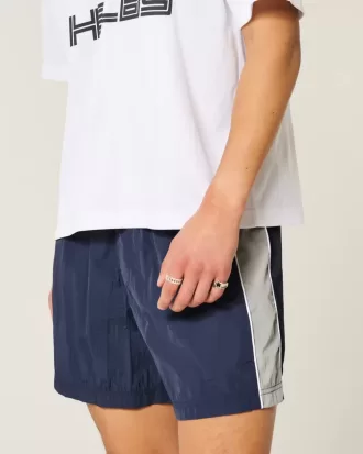 Baggy-Fußballshorts bis zur Mitte des Oberschenkels