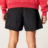 Baggy-Fußballshorts bis zur Mitte des Oberschenkels Baggy-Fußballshorts bis zur Mitte des Oberschenkels