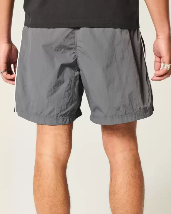 Baggy-Fußballshorts bis zur Mitte des Oberschenkels