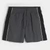 Baggy-Fußballshorts bis zur Mitte des Oberschenkels