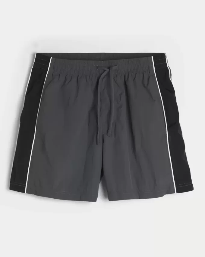 Baggy-Fußballshorts bis zur Mitte des Oberschenkels