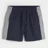 Baggy-Fußballshorts bis zur Mitte des Oberschenkels