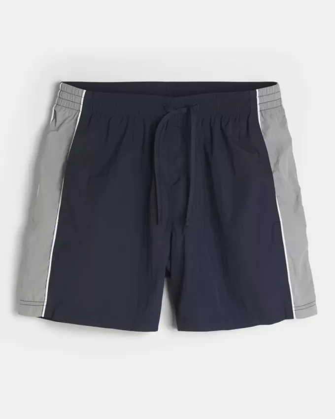 Baggy-Fußballshorts bis zur Mitte des Oberschenkels