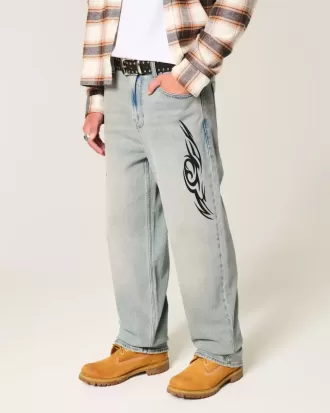 Baggy-Jeans mit Grafik in heller Waschung