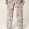 Baggy-Malerjeans im Camouflage-Design