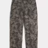 Baggy-Malerjeans im Camouflage-Design