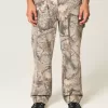 Baggy-Malerjeans mit Camouflage-Muster Baggy-Malerjeans mit Camouflage-Muster