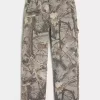 Baggy-Malerjeans mit Camouflage-Muster Baggy-Malerjeans mit Camouflage-Muster
