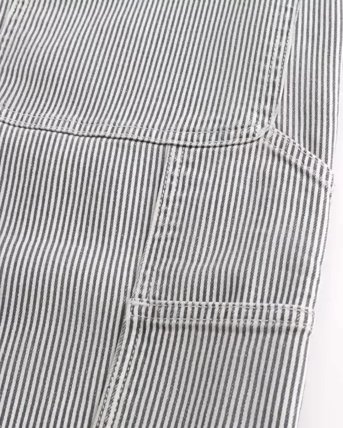 Baggy-Malerjeans mit Eisenbahnstreifen