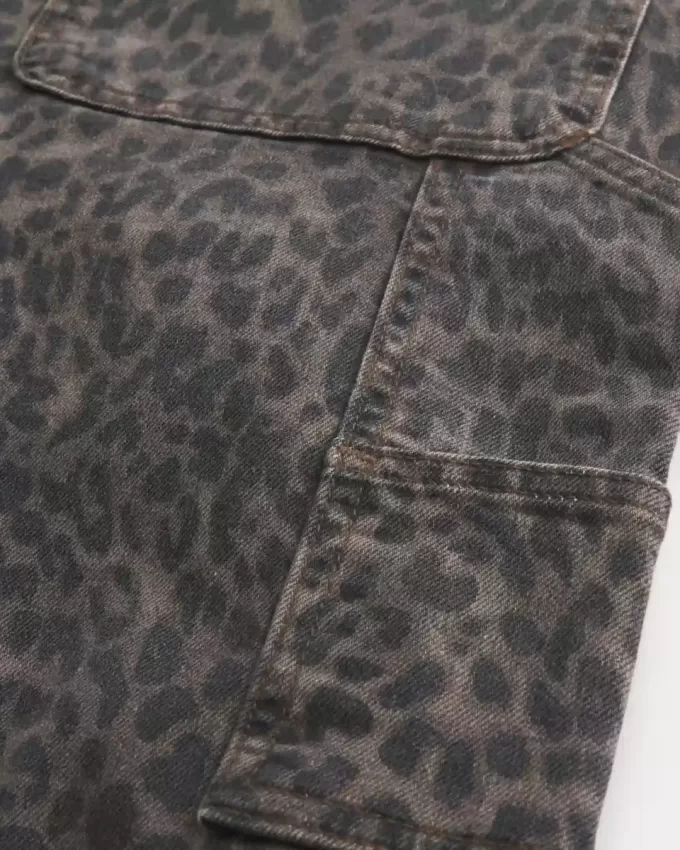 Baggy-Malerjeans mit Leopardenmuster