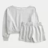 Bequemes Set aus schulterfreiem Sweatshirt und Fleece-Shorts