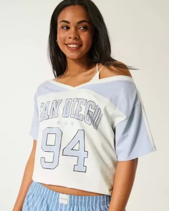 Übergroßes schulterfreies Varsity San Diego Grafik-T-Shirt