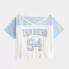 Übergroßes schulterfreies Varsity San Diego Grafik-T-Shirt Übergroßes schulterfreies Varsity San Diego Grafik-T-Shirt