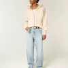 Bestickte Baggy-Skaterjeans in heller Waschung Bestickte Baggy-Skaterjeans in heller Waschung