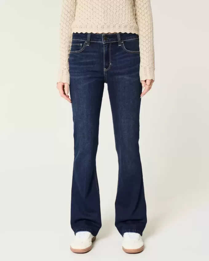 Bootcut-Jeans mit mittlerer Leibhöhe und dunkler Waschung Bootcut-Jeans mit mittlerer Leibhöhe und dunkler Waschung
