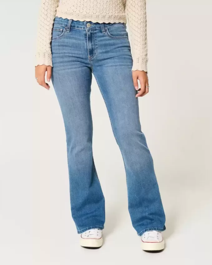Bootcut-Jeans mit mittlerer Leibhöhe und mittlerer Waschung
