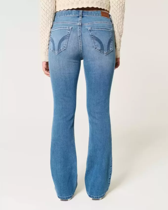 Bootcut-Jeans mit mittlerer Leibhöhe und mittlerer Waschung