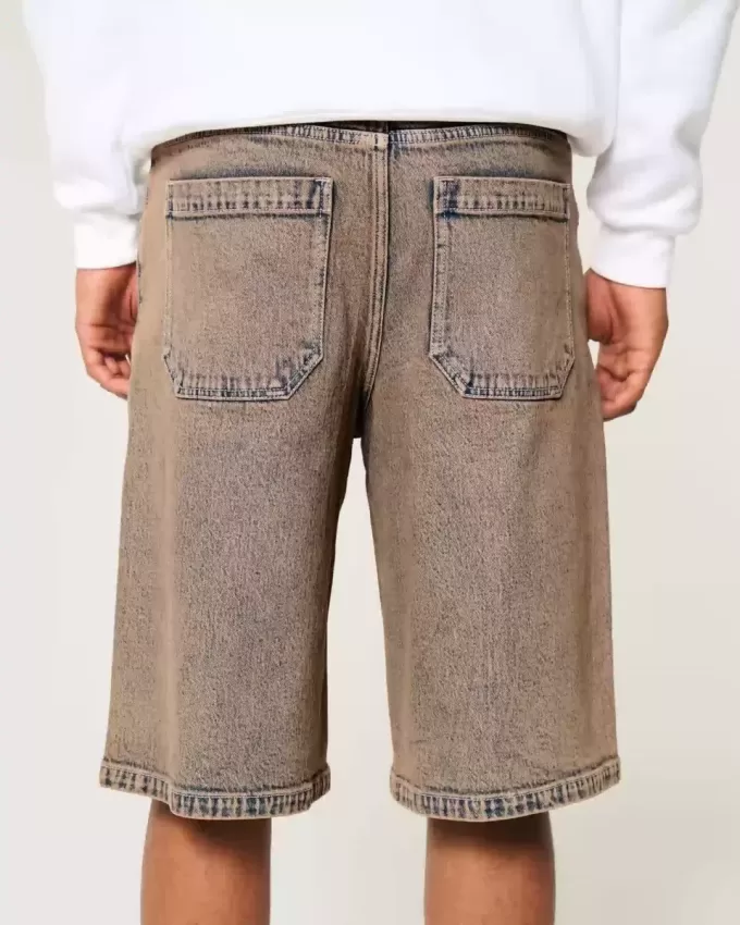 Braune, überfärbte Super Baggy-Jeansshorts Braune, überfärbte Super Baggy-Jeansshorts