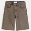 Braune, überfärbte Super Baggy-Jeansshorts Braune, überfärbte Super Baggy-Jeansshorts