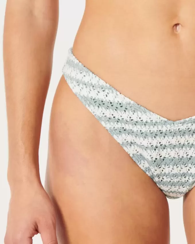 Cheeky-Bikinihose im Häkel-Stil mit hohem Beinausschnitt