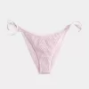 Cheeky-Bikinihose mit seitlicher Schnürung und Pailletten im Häkel-Stil Cheeky-Bikinihose mit seitlicher Schnürung und Pailletten im Häkel-Stil