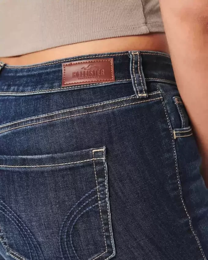 Curvy Bootcut-Jeans mit mittlerer Leibhöhe und dunkler Waschung Curvy Bootcut-Jeans mit mittlerer Leibhöhe und dunkler Waschung