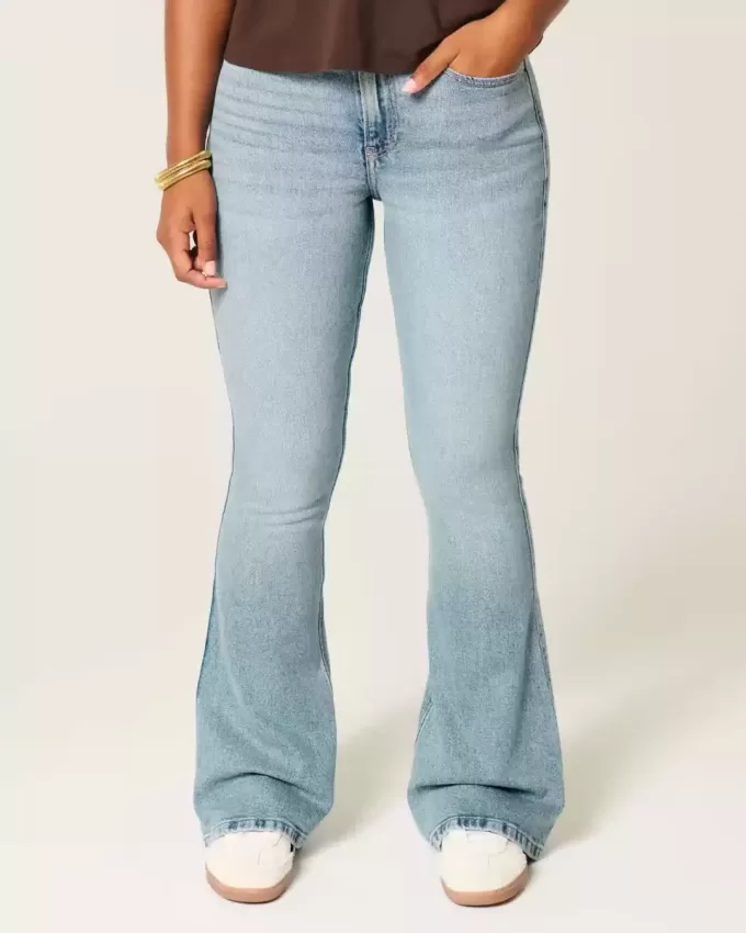 Curvy High-Rise Flare Jeans mit mittlerer Waschung Curvy High-Rise Flare Jeans mit mittlerer Waschung