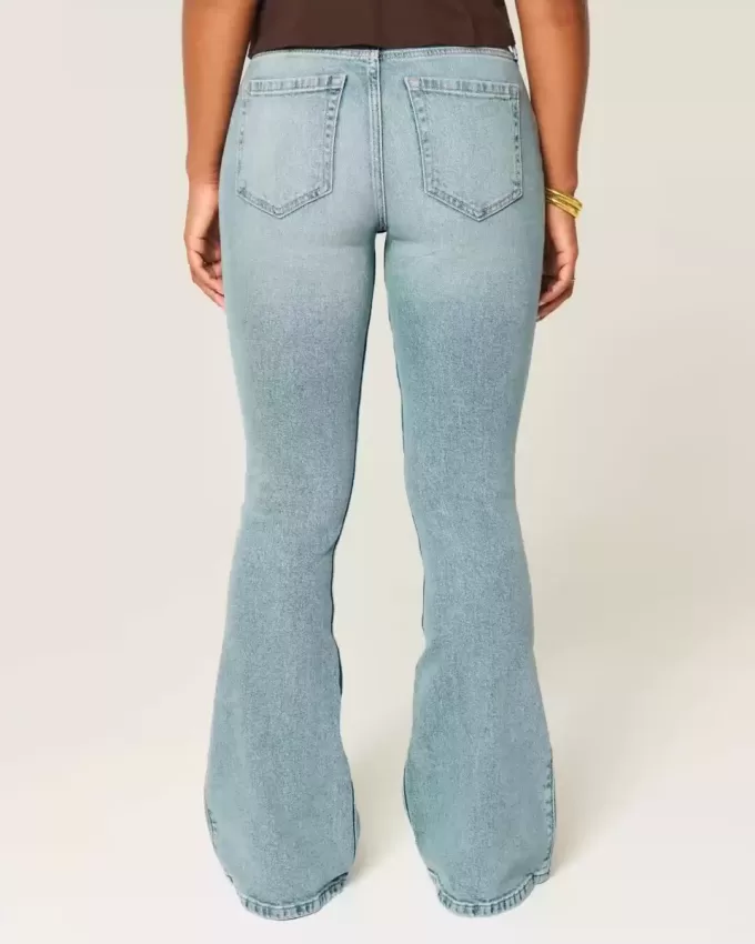 Curvy High-Rise Flare Jeans mit mittlerer Waschung Curvy High-Rise Flare Jeans mit mittlerer Waschung