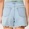 Curvy High-Rise-Jeansshorts in heller Waschung, 5 Zoll