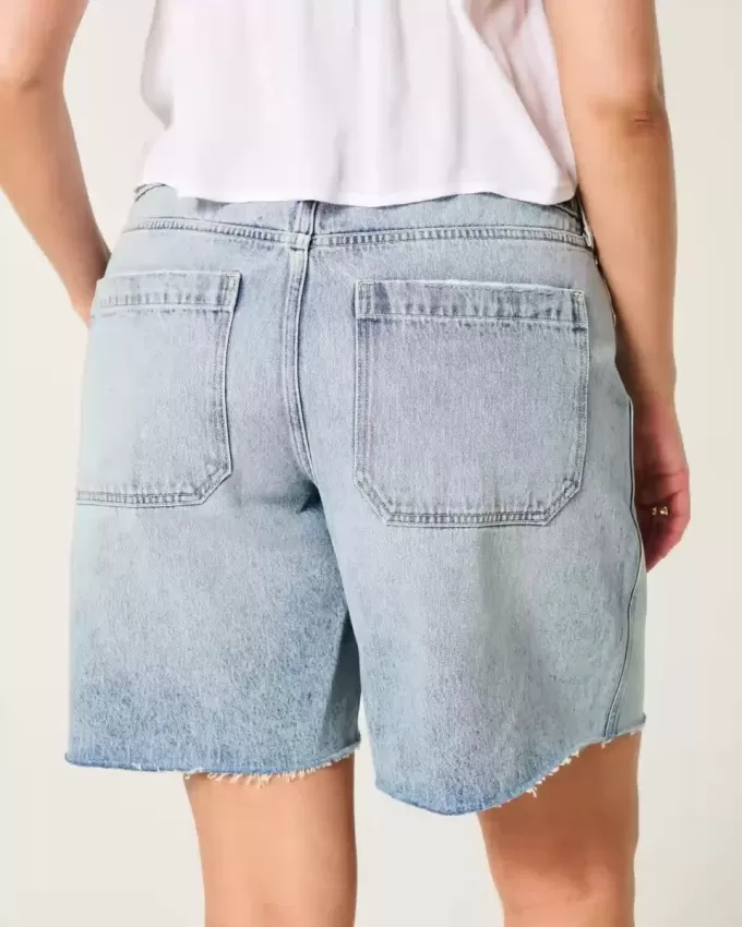 Curvy Low-Rise Baggy Jort im Distressed-Look, hell gewaschen Curvy Low-Rise Baggy Jort im Distressed-Look, hell gewaschen
