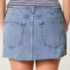 Curvy Low-Rise-Mini-Skort aus Denim in mittlerer Waschung Curvy Low-Rise-Mini-Skort aus Denim in mittlerer Waschung