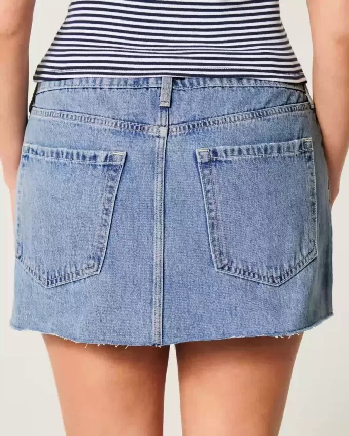 Curvy Low-Rise-Mini-Skort aus Denim in mittlerer Waschung Curvy Low-Rise-Mini-Skort aus Denim in mittlerer Waschung