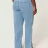 Curvy Low-Rise Ripped Relaxed Straight Jeans in mittlerer Waschung