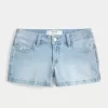 Curvy Low-Rise-Shortie-Shorts aus Denim mit heller Waschung und Blumenstickerei Curvy Low-Rise-Shortie-Shorts aus Denim mit heller Waschung und Blumenstickerei