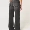 Curvy Low-Rise verwaschene schwarze Baggy-Jeans Curvy Low-Rise verwaschene schwarze Baggy-Jeans