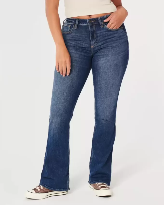 Curvy Mid-Rise Boot-Jeans mit mittlerer Waschung Curvy Mid-Rise Boot-Jeans mit mittlerer Waschung