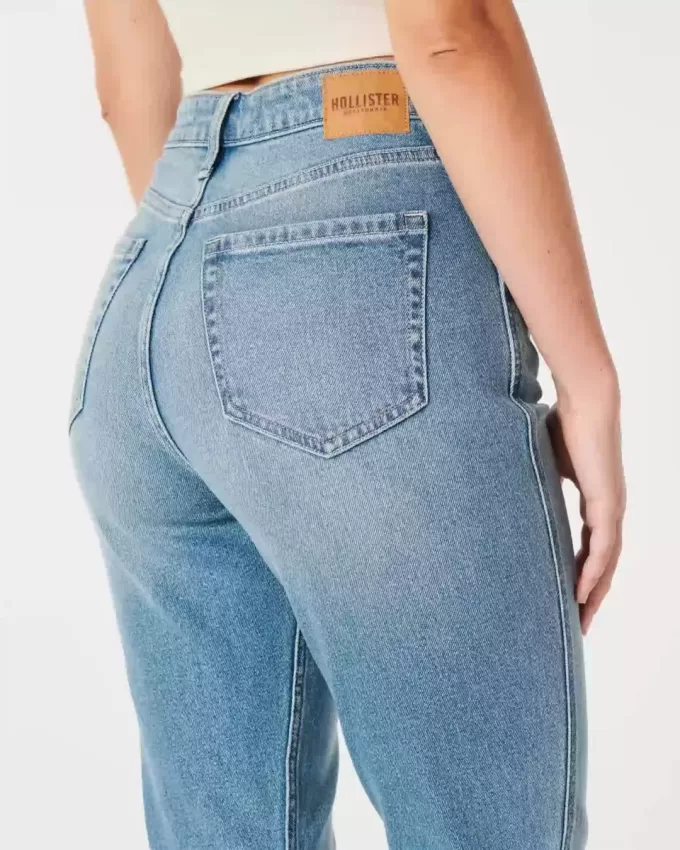 Curvy Ultra High Rise Mom-Jeans in mittlerer Waschung