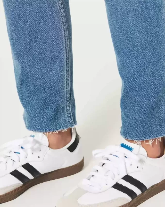 Curvy Ultra High Rise zerrissene Mom-Jeans in mittlerer Waschung