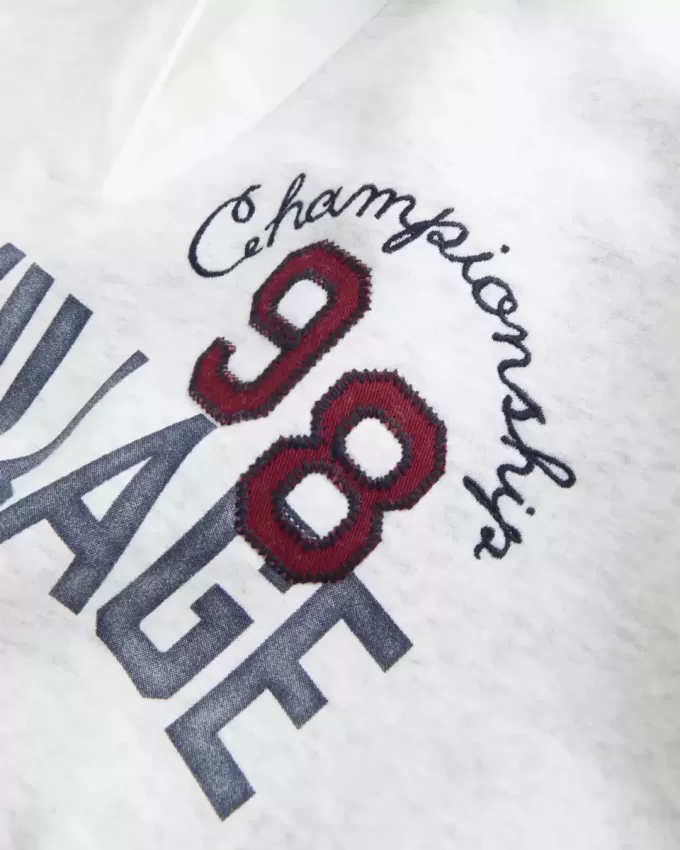 Easy Fleece West Village Rugby-Poloshirt mit Grafik Easy Fleece West Village Rugby-Poloshirt mit Grafik
