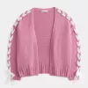 Einfacher Cardigan mit Spitzenärmeln und ohne Verschluss
