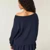 Einfacher schulterfreier Pullover mit Hundegrafik Einfacher schulterfreier Pullover mit Hundegrafik