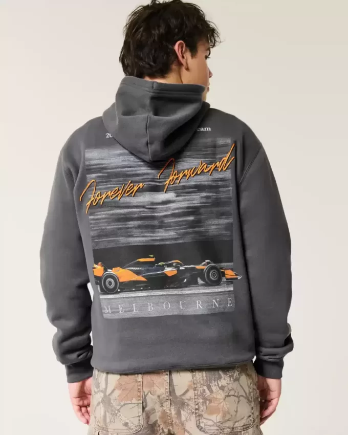 Entspannter McLaren Forever Forward Grafik-Hoodie Entspannter McLaren Forever Forward Grafik-Hoodie