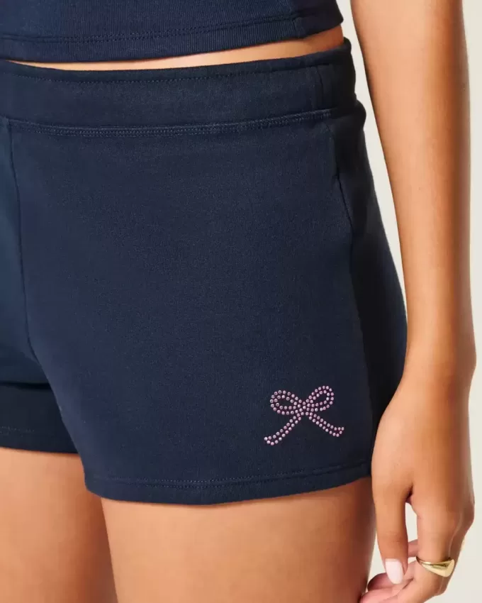 Fleece-Minishorts mit Schleifengrafik Fleece-Minishorts mit Schleifengrafik