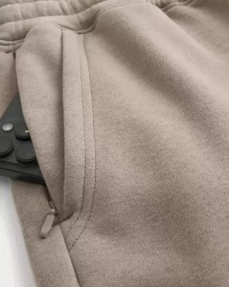 Fleece-Shorts bis zur Mitte des Oberschenkels