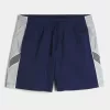 Fußballshorts bis zur Mitte des Oberschenkels Fußballshorts bis zur Mitte des Oberschenkels
