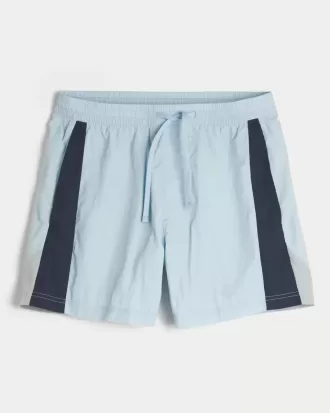 Fußballshorts bis zur Mitte des Oberschenkels