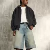 Gefettete, mittelverwaschene, superweite Jeansshorts Gefettete, mittelverwaschene, superweite Jeansshorts