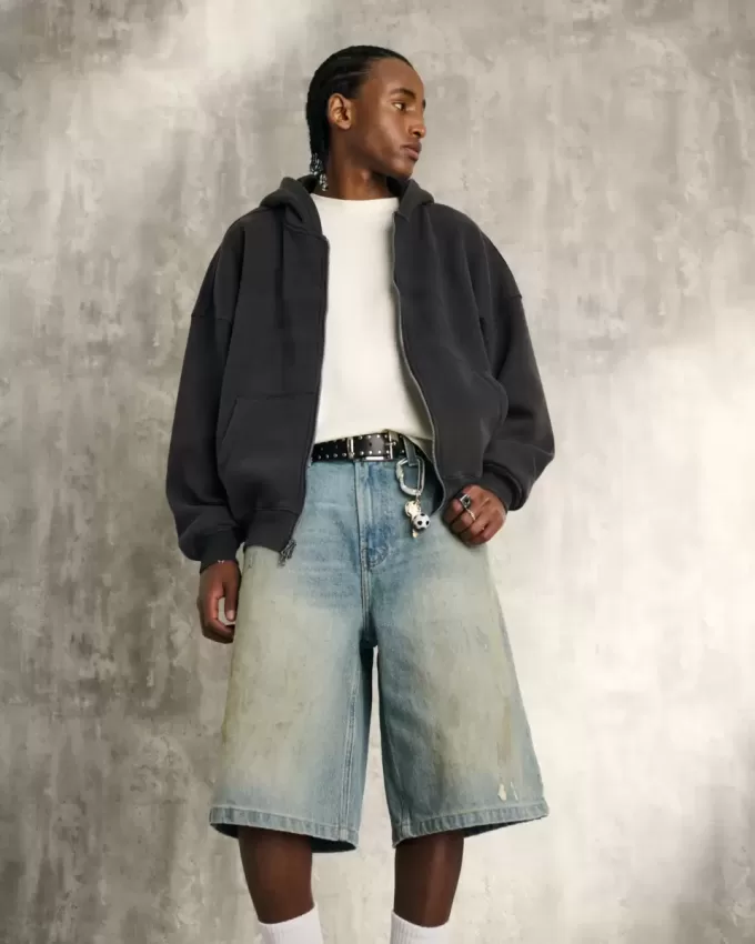 Gefettete, mittelverwaschene, superweite Jeansshorts Gefettete, mittelverwaschene, superweite Jeansshorts