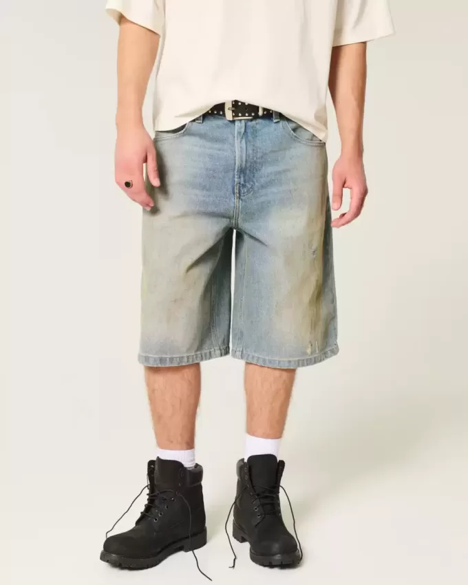 Gefettete, mittelverwaschene, superweite Jeansshorts Gefettete, mittelverwaschene, superweite Jeansshorts